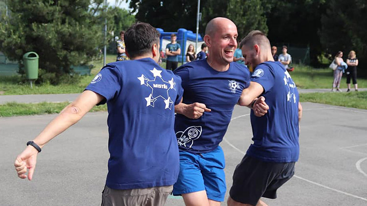 Korfbalové Prasollo 13 obkroužilo hanácký vesmír