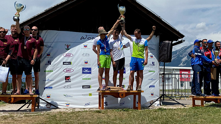Další medaile parašutistů ze Světového poháru:  ve Slovinsku týmové stříbro a Hájkův bronz!