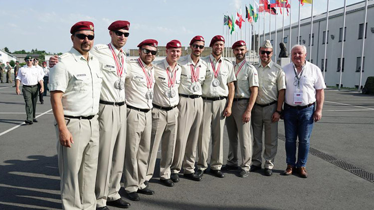 Parašutisté přivezli z armádního MS dvě stříbra!