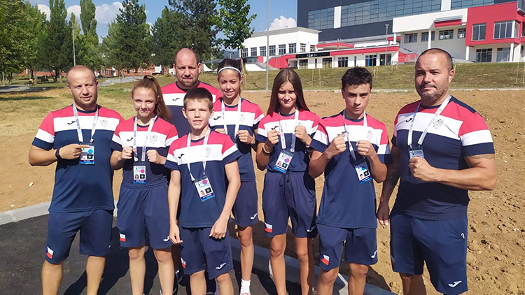 Boxer Dorian Kropog přivezl z ME školní mládeže  čtvrtfinále, svěřenkyně Martina Klíče zlato a bronz!