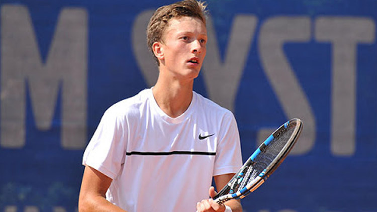„Po maturitě už mám před sebou jen tenis,“  usmívá se před Czech Open Jiří Lehečka