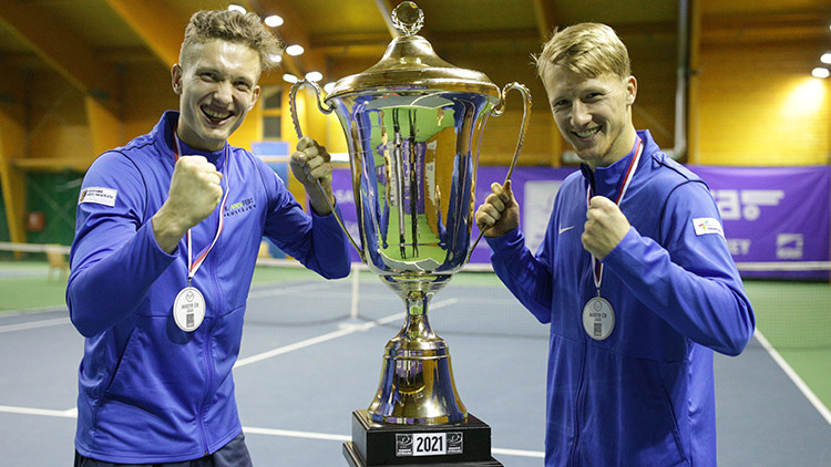 Sedíme si, těší aktéry vítězného deblu