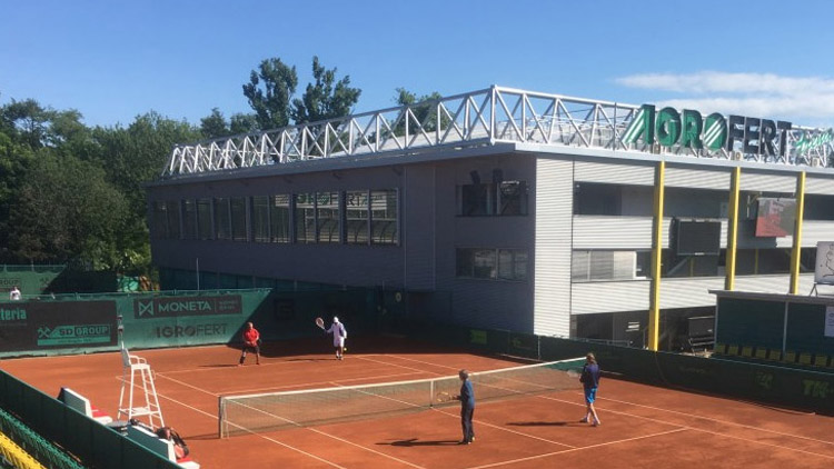PROSTĚJOVSKÝ TENIS BAŽÍ PO OBHAJOBĚ