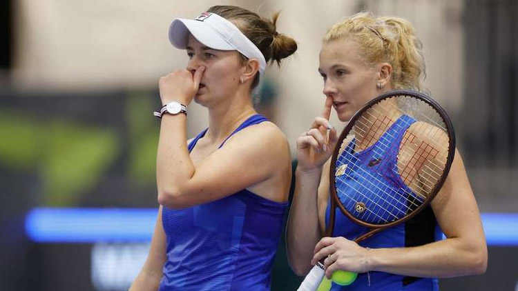 České tenistky na výhru v BJK Cupu  nedosáhly, skončily v semifinále