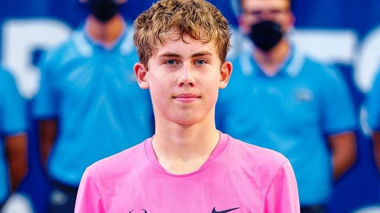 Maxim Mrva poskočil do šesté světové stovky