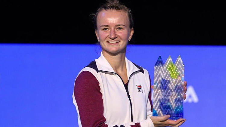 Krejčíková slaví první letošní titul