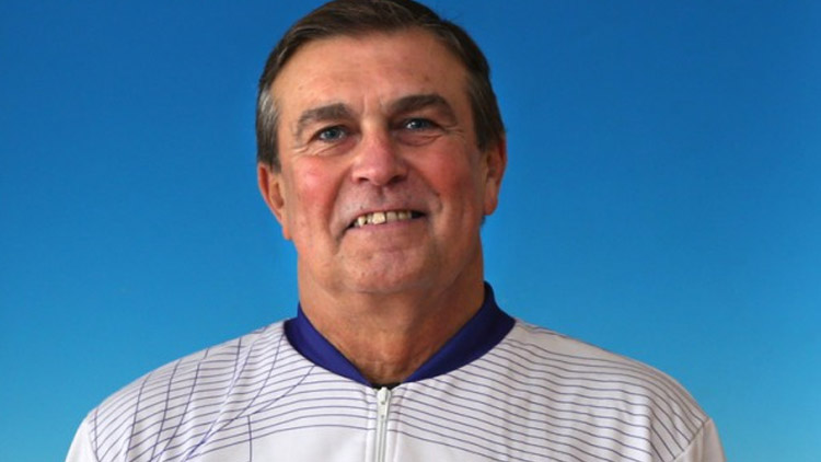 Pavel Navrátil  zašíval Housku