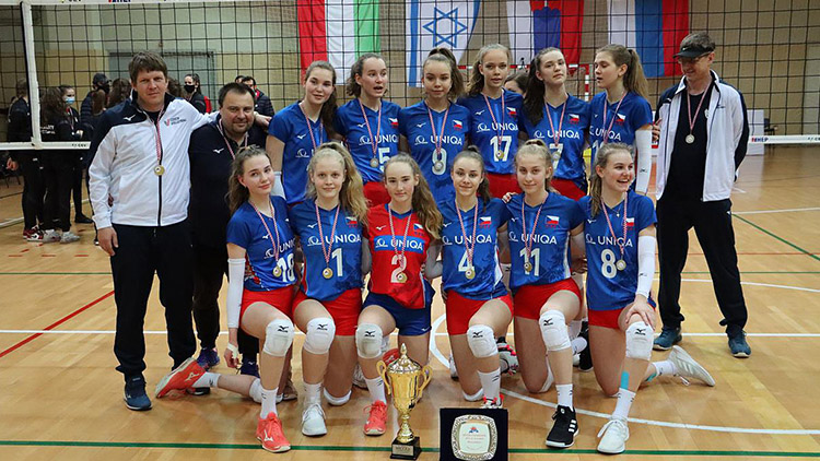 Aleš Novák dovedl kadetky ČR na mistrovství Evropy,  u kvalifikačního úspěchu byla i blokařka VK Pečenková