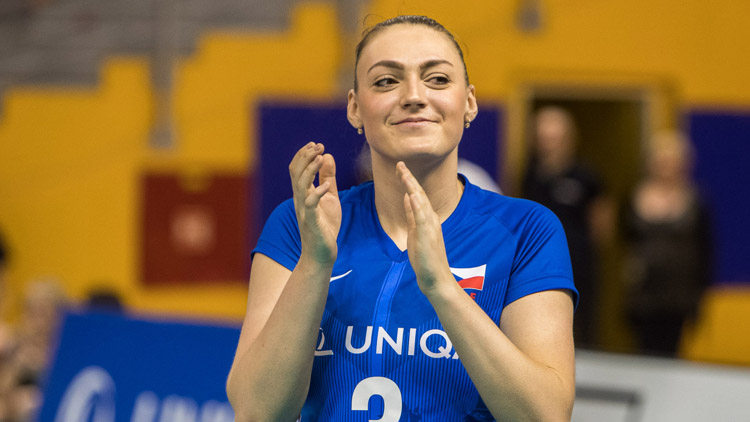 Trnková odchází do Říma,  návrat Kalhousové do Prahy