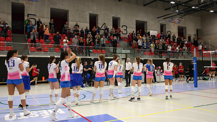 VOLEJBALISTKY JSOU PO TŘECH KOLECH ČTVRTÉ