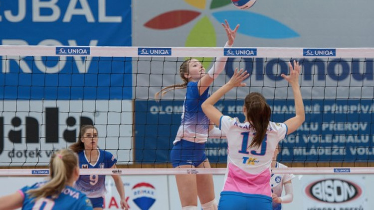 Výborná přihrávka hostů, tím i jejich lepší útok  v ostrém kontrastu s mořem chyb domácích