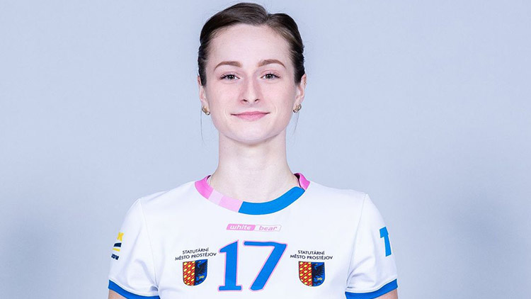  Michaela Beránková:  „Mám radost, že přes moje problémy  s ramenem teď můžu týmu pomáhat  přímo na hřišti. Je super, jak se nám daří,“