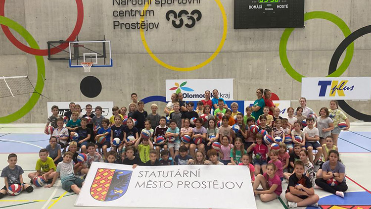 Vékáčko opět přivádělo k volejbalu holky  i kluky z prostějovských základních škol