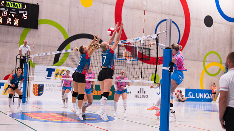 Šest bodů vyneslo volejbalistky do čela tabulky