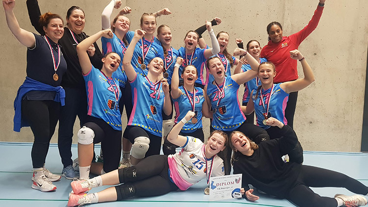 Starší žákyně VK nakonec vybojovaly v krajském přeboru U16 bronzové medaile