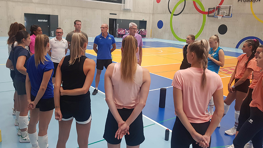 VOLEJBALISTKY DNES ZAHÁJÍ TÝMOVOU PŘÍPRAVU