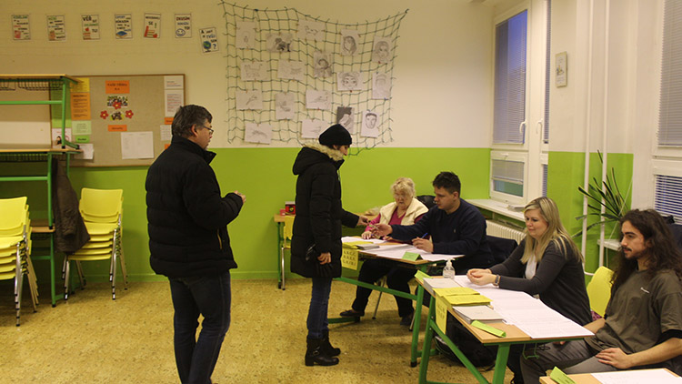 Volby nás baví na ZŠ Dr. Horáka dorazily davy