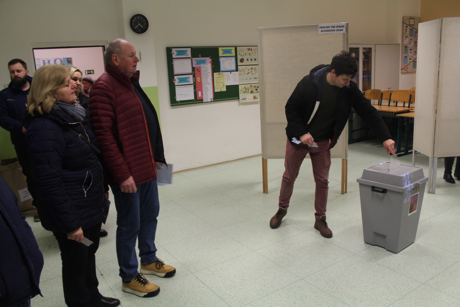 Volby odstartovaly: Kdo půjde do senátu a kdo do kraje?