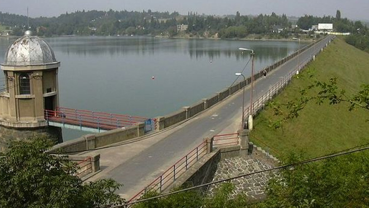 Pod přehradou se bude stavět