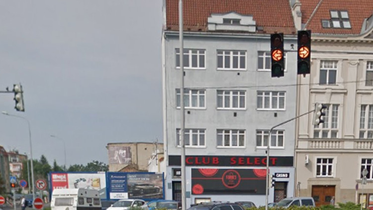 Řidiči se nedočkali:  Semafory na Wolkerově přenastavené nebudou