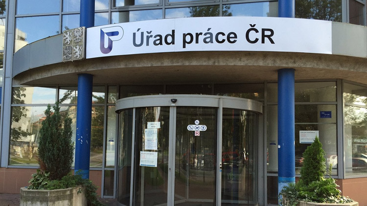 Call centrum ÚP ČR loni odbavilo  přes 182 tisíc lidí