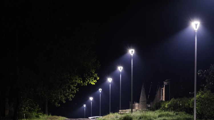 Nad přehradou se rozsvítí