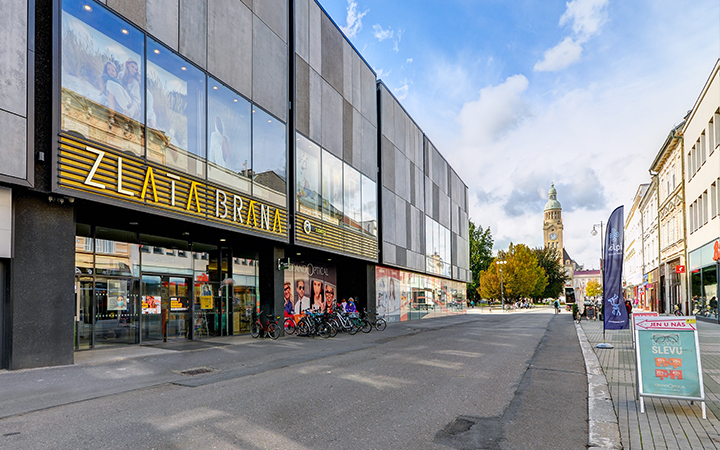 Na sto lidí ze Zlaté brány VYHNAL ALARM