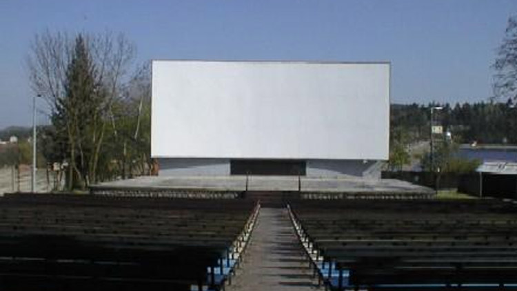 Letní kino v Mostkovicích hraje  pro veřejnost již od tohoto pátku
