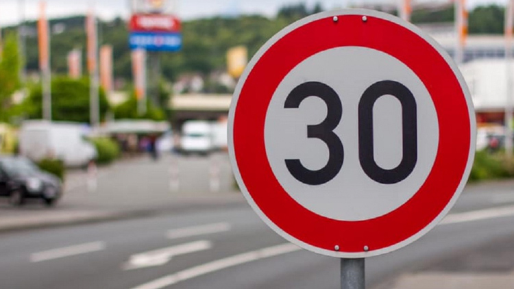 Kolem parku jen třicítkou