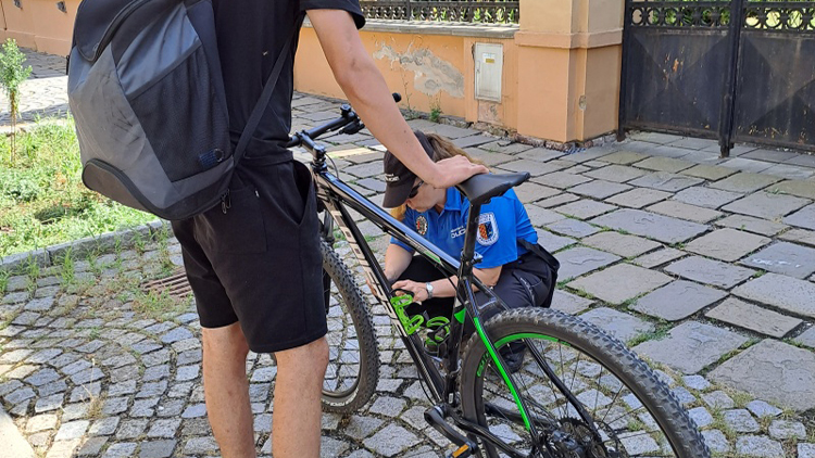 Srazili se na náměstí