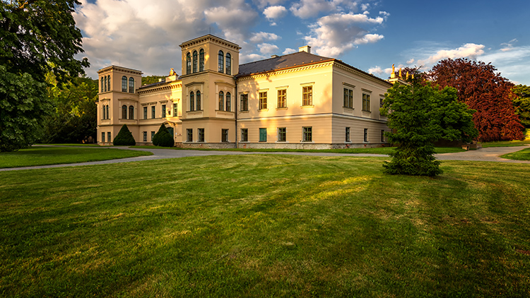 Foto: www.ok-tourism.cz a Martin Zaoral    Konečně! Zámek pod Kosířem se dočká kompletní opravy