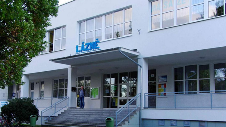 Nepřízeň počasí otevřela lázně