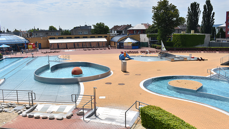 KATASTROFA: Koupaliště v hlubokém propadlišti