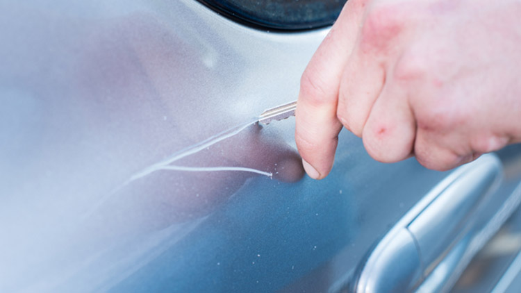 Vrahovičtí zuří, desítky poničených aut!