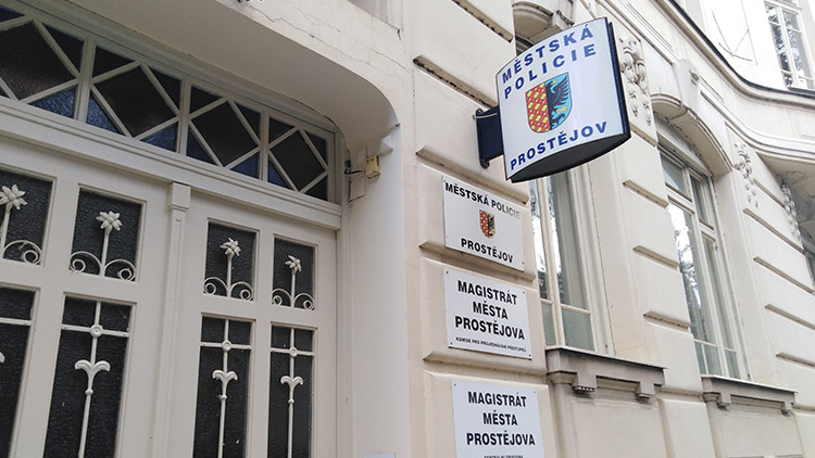 AKTUALIZOVÁNO: CIKÁNSKÁ ŘEŽBA  v sídle městské policie!