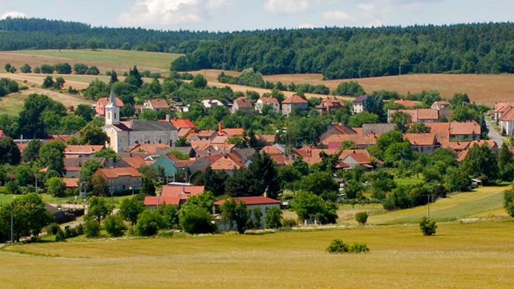 Náklaďáky ke hřišti už nedojedou