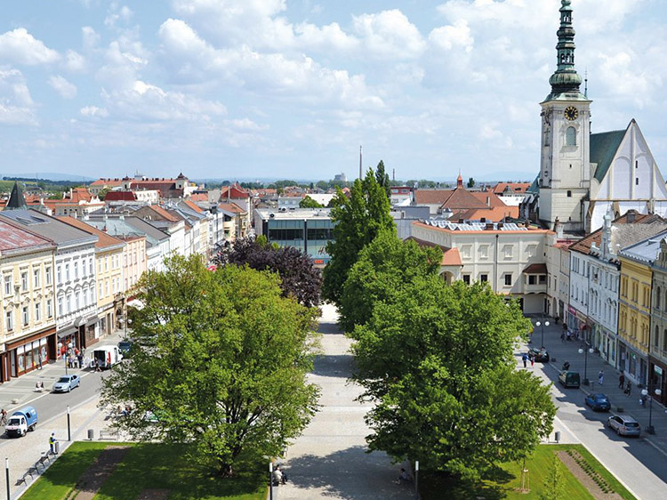 Radní projednají také zisk  pozemků po škole i synagoze