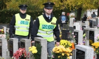 Policie během Dušiček  posílí hlídky nejen u hřbitovů