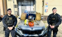 Město darovalo policistům zdravotnické batohy s výbavou