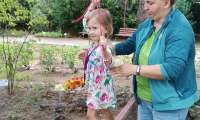 Děti prozkoumaly botanickou zahradu, provázela je kytičková víla